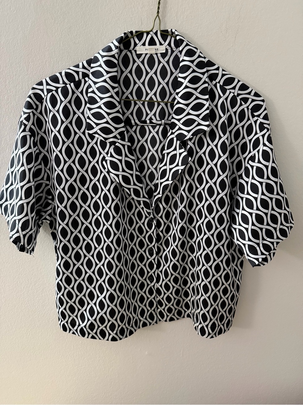 Black & White Geometric Button-Up Women's Top Cropped